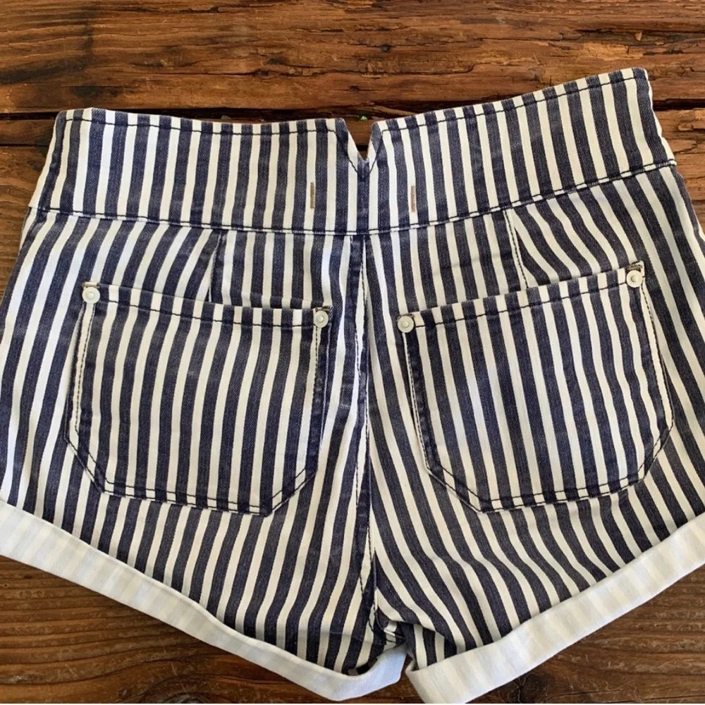NWOT. Free People Blue and White Stripe Cuffed Side Zip Mariner Shorts. Size 25. - Picture 5 of 7